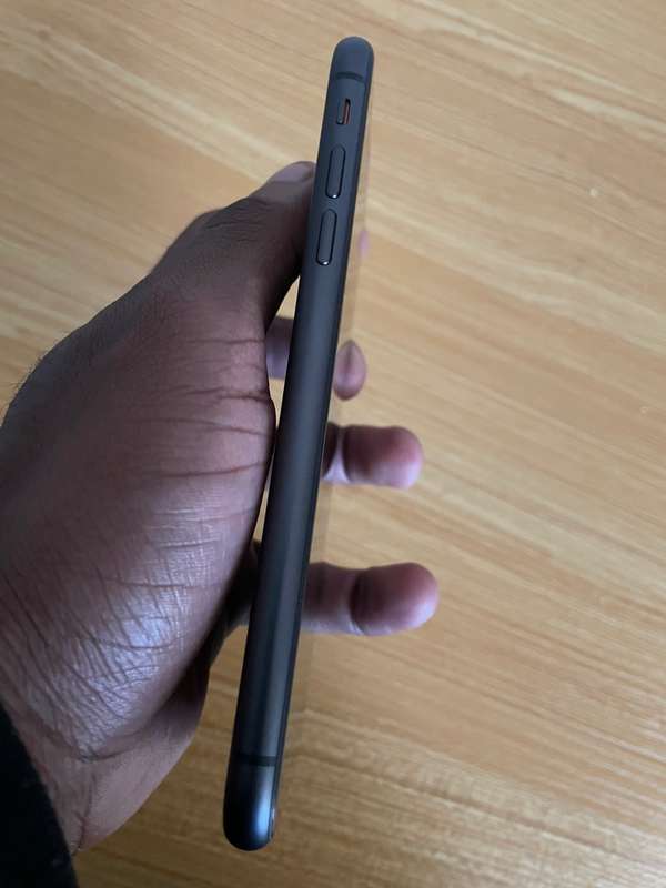 Apple iPhone 11 - 64 GB - Black