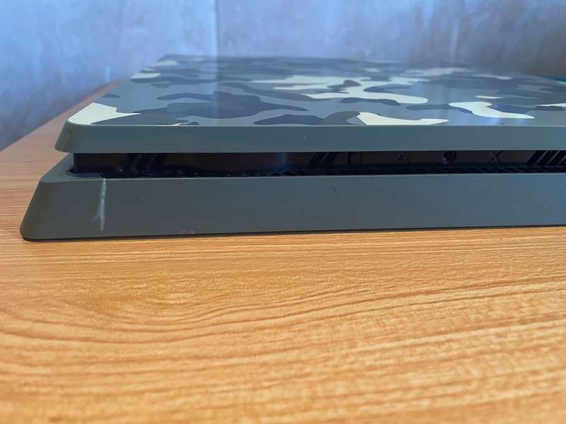 Sony PS4 Slim Green Camouflage - 1TB With 1 Black generic controller