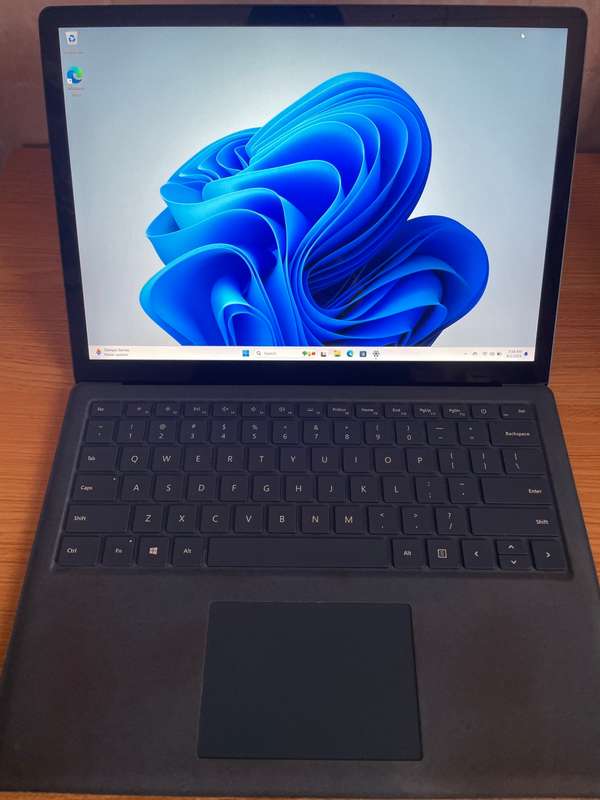 Microsoft Surface 2 Laptop 13.5" Core i5, 8GB RAM, 256SSD