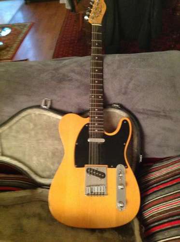 Great Blonde Fender Telecaster electric guitar copy with hard case