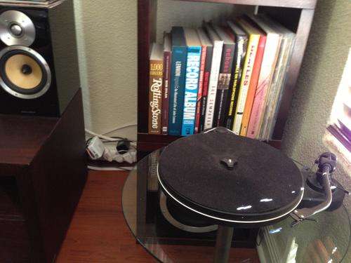 Pro-Ject RPM 1.3 Genie Turntable record player Ortfon 2M red in excellent condition vinyl LP