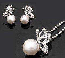 2PCS PEARL BUTERFLY NECLACE AND EARRING NECLACE