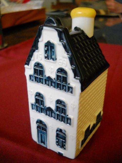 LATE ENTRY: BLUE DELFT KLM HOUSE NUMBER 18
