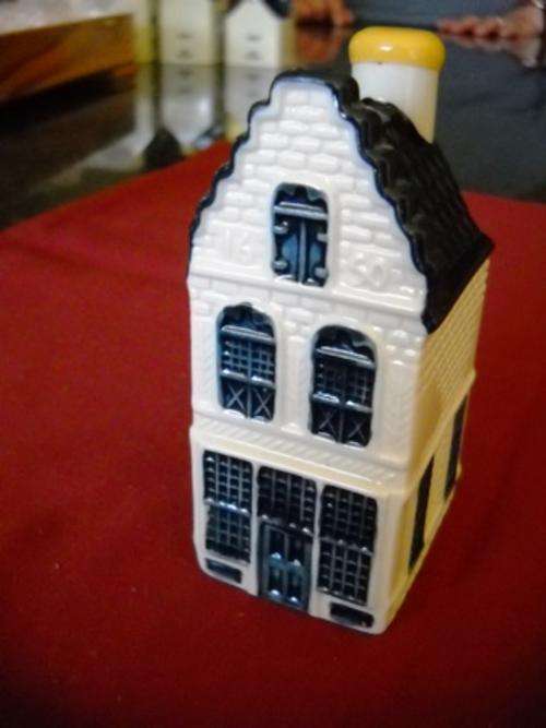 LATE ENTRY:BLUE DELFT KLM HOUSE NUMBER 15