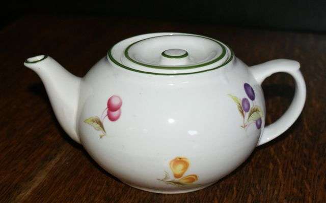 TEA POT - OLD ENGLISH