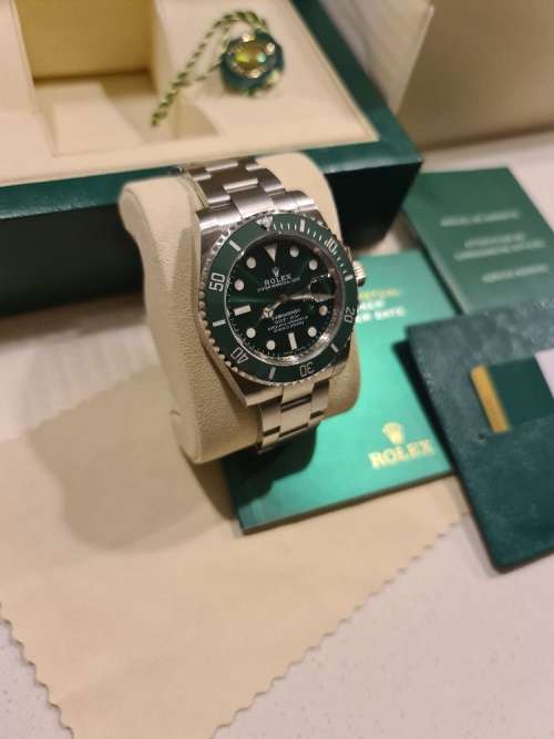 2017 Rolex Submariner 116610LV AKA THE HULK - DISCONTINUED MODEL - FULL SET - MINT