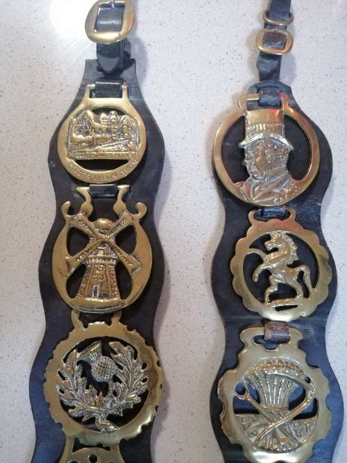 ### R1 No reserve -  Horse brass on 3 belts, a fantastic selection of 16 brass pieces ###