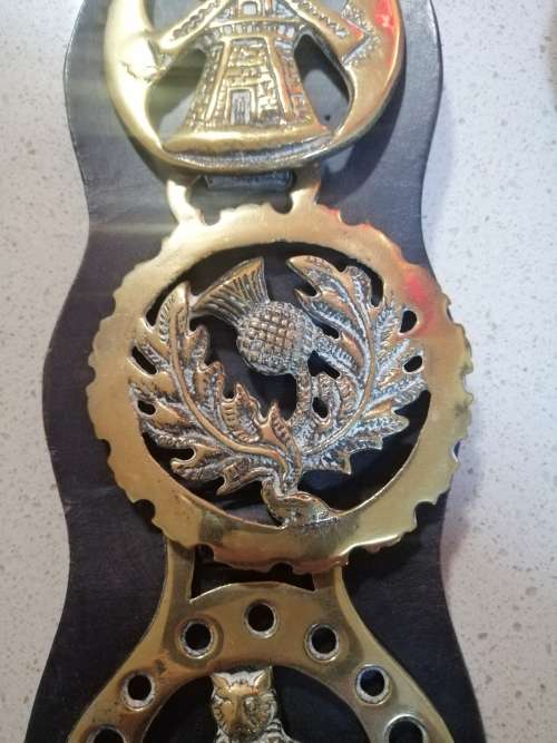 ### R1 No reserve -  Horse brass on 3 belts, a fantastic selection of 16 brass pieces ###