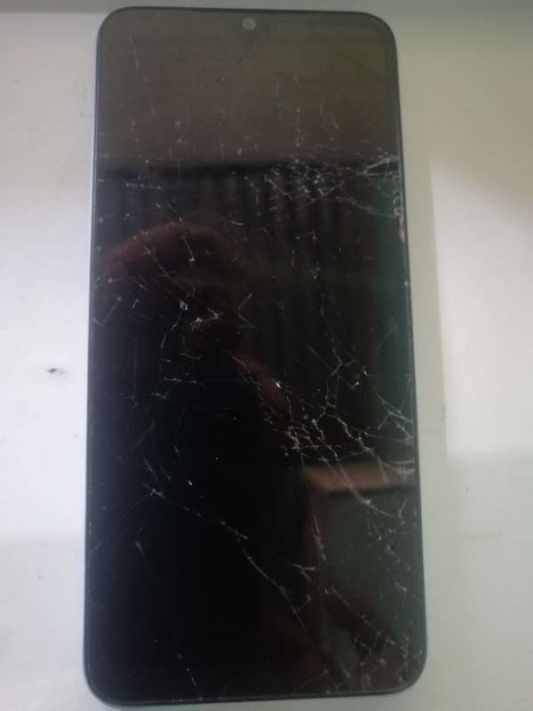 Xiaomi Redmi A1 32GB Dual Sim (Cracked screen)