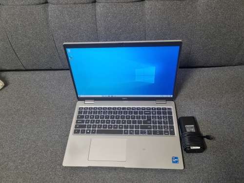 Dell Latitude 5520 15.6-inch Laptop | 16GB RAM | 512GB SSD | Silver