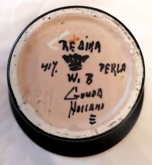Beautiful Gouda, Regina vase in the rare Perla pattern