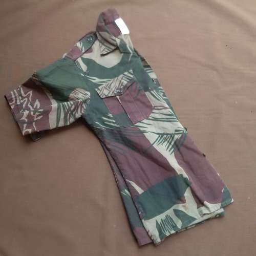 original Rhodesian s/s shirt - excellent used condition (signed and named) - Selous Scout and Recce