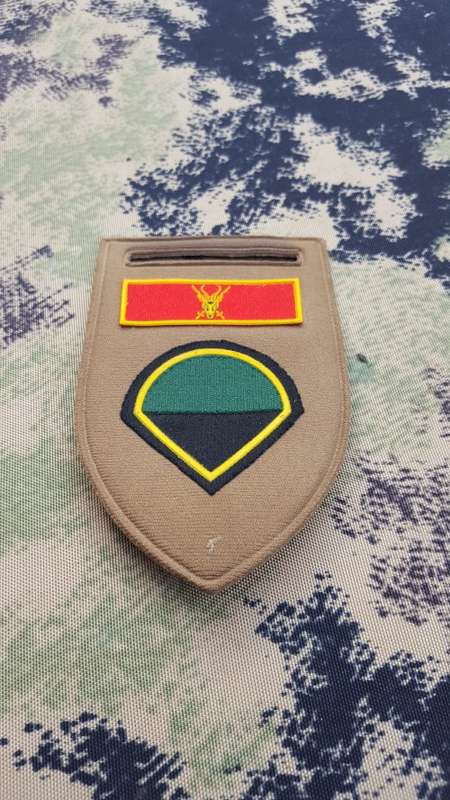 Scarce G-coy sub-unit (Inf coy) tupper unit nutria flash with SA Army higher HQ bar - pin intact