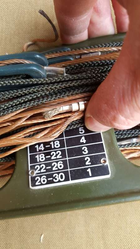 SA Army used HF radio antennae sloping wire for a B25 radio - as used by SA SF for long dist comms