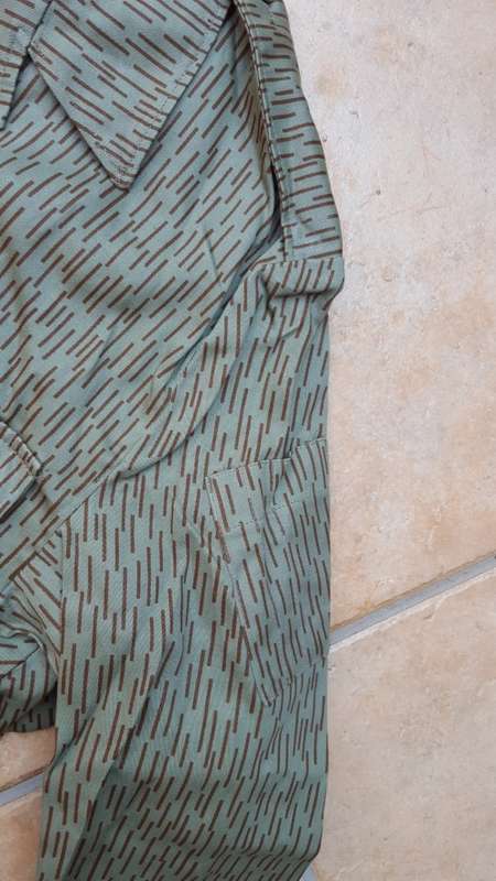 scarce big size SF (Recce) copy camo DDR falling rain "strictarn" XL bush-jacket mint - period item