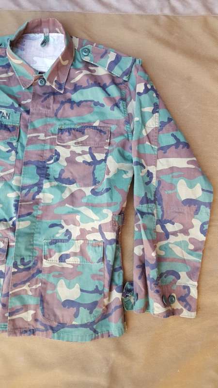 Original (used) Singapore Woodlands Large camo BDU Jacket (named) no damage & bright colours