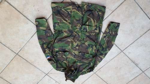 XL (skinny size) Dutch DPM parka jacket (no liner) in very good condition - some buttons cracked