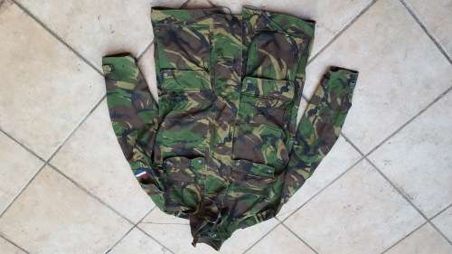 XL (skinny size) Dutch DPM parka jacket (no liner) in very good condition - some buttons cracked