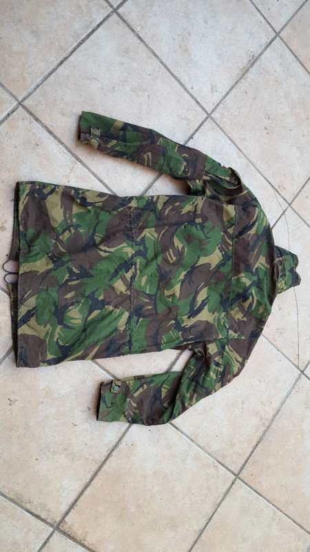 XL (skinny size) Dutch DPM parka jacket (no liner) in very good condition - some buttons cracked