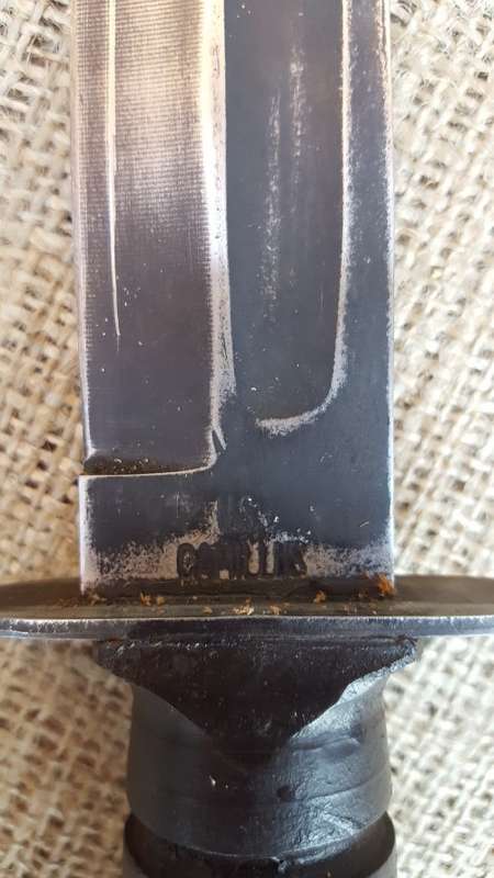 SA SF Recce issued Ka-Bar fighting knife - with leather sheath in almost un-used condition