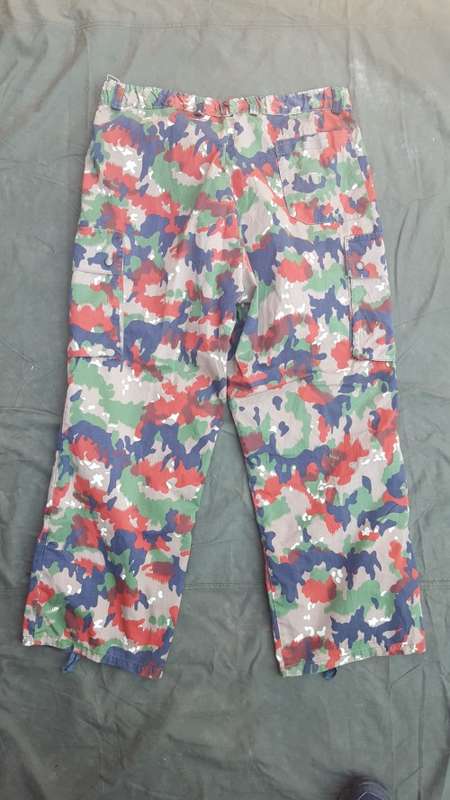 Original Swiss Taz 57 camo field-dress trousers - waist XL-XXL (size 42 inch) good used condition