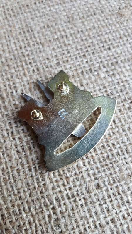 SADF era Munitoria Regiment beret badge (marked "R" at rear possible later re-make?) - pins intact