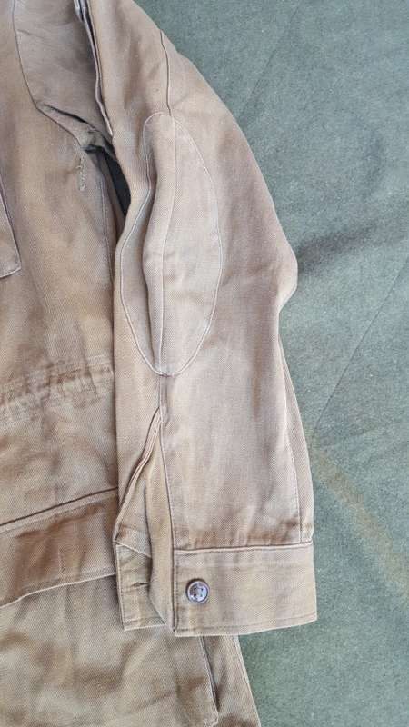 Soviet khaki "Afghanka" tropical uniform top (metal insignia) in cotton size 50 fits as a med/large