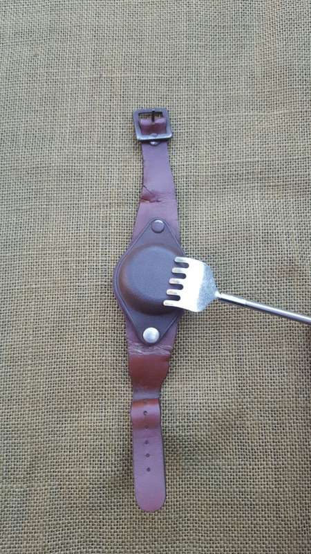 SADF "smalls" auction nr 2 - SADF era type original pvt purchase leather watch strap and cover