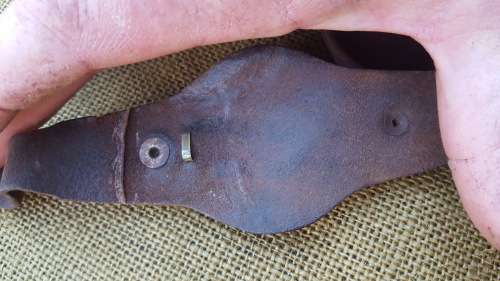 SADF "smalls" auction nr 2 - SADF era type original pvt purchase leather watch strap and cover