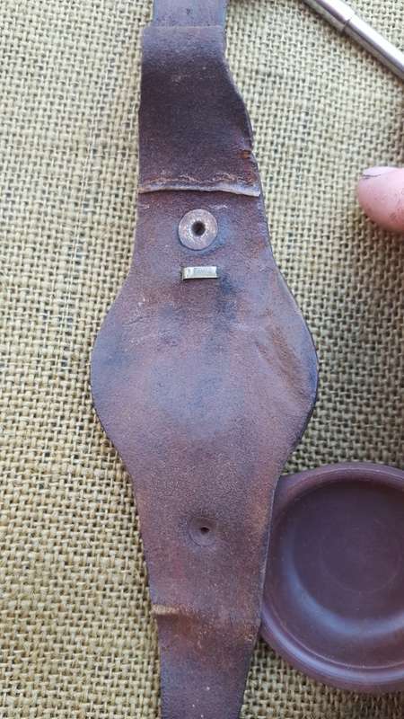 SADF "smalls" auction nr 2 - SADF era type original pvt purchase leather watch strap and cover