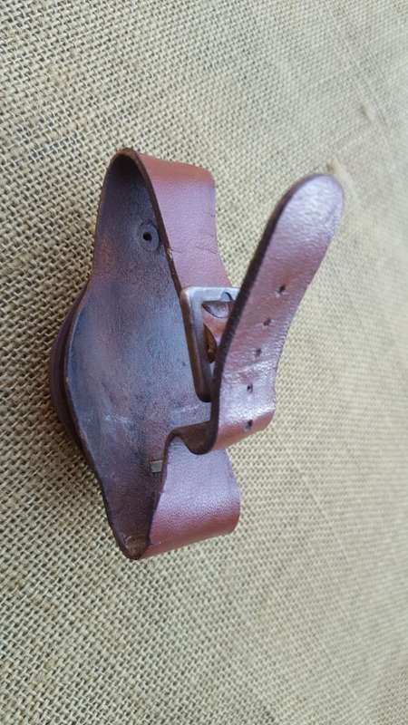 SADF "smalls" auction nr 2 - SADF era type original pvt purchase leather watch strap and cover