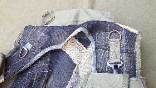 a scarce and rarely seen outside Zim - Commando Bn Battle-jacket olive green canvas - almost impossi