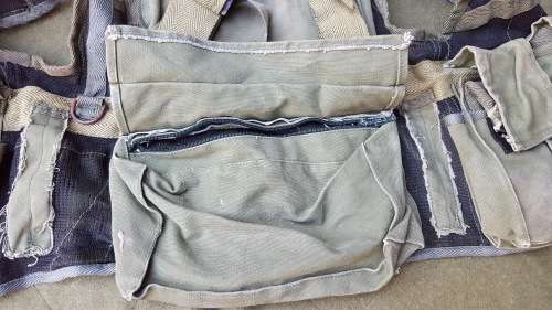 a scarce and rarely seen outside Zim - Commando Bn Battle-jacket olive green canvas - almost impossi
