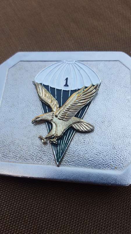 SADF era 1 Para Bn metal stable-belt buckle - new and unused condition with loose clips