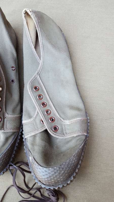 SADF era issue PT "tekkies" nutria runnng shoes aka "PF Flyers" size 9 UK & in good used condition