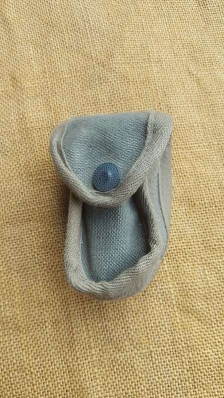 a scarce and rarely seen patt 70/73 SADF era olive green canvas compass pouch - new condition