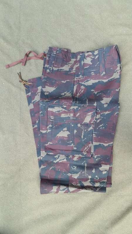 mint & unused off the shelf Med (waist 36) size Recce type "A" 1st patt wet season pair of trousers
