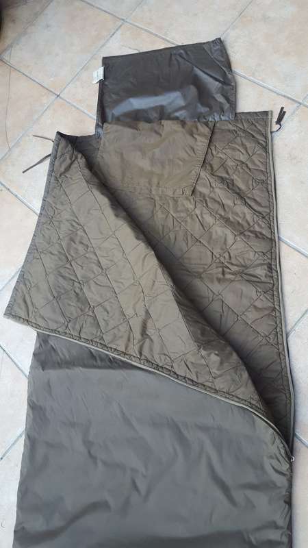 good used condition SAP bushwar era nutria "KOEVOET" sleeping bag - square type no holes & zip good