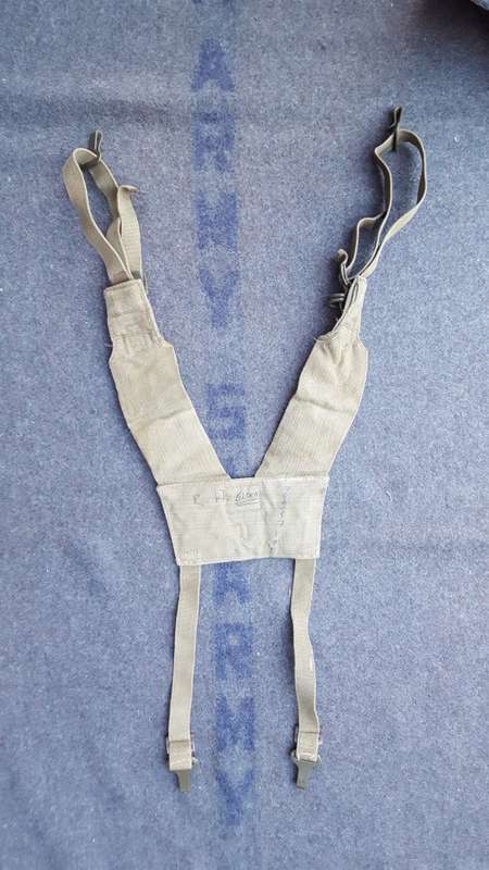 good used condition SADF era patt 61/64 webbing yoke - ideal as a Patt 69 Rhod stand-in piece ;-)