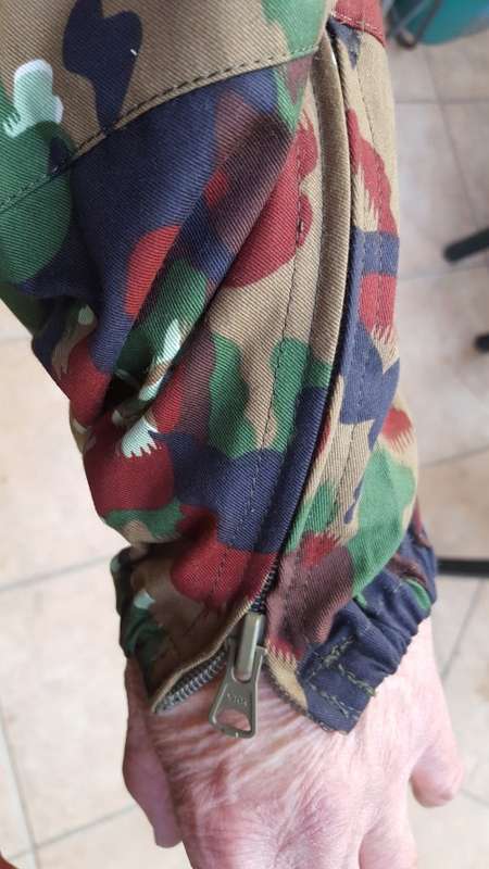 lovley XL mint & unworn Swiss mil surplus Taz 57 (dd 1990) '83 type with more brown - l/s jacket top