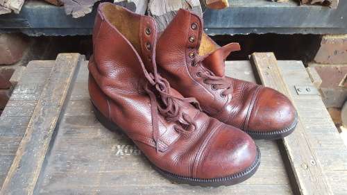 lovely used condition pair of UDF/ SADF era red leather size 11 UK combat boots - good wearable cond