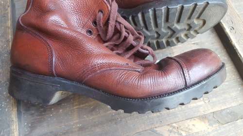 lovely used condition pair of UDF/ SADF era red leather size 11 UK combat boots - good wearable cond