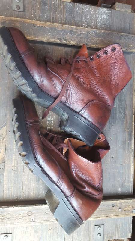 lovely used condition pair of UDF/ SADF era red leather size 11 UK combat boots - good wearable cond