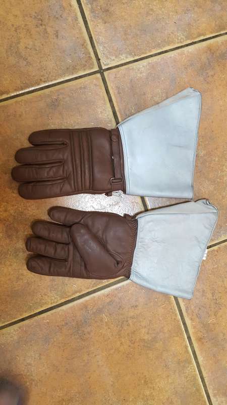 unused new condition SADF era (Military Police) type padded warm winter motorcycle gloves/gauntlet
