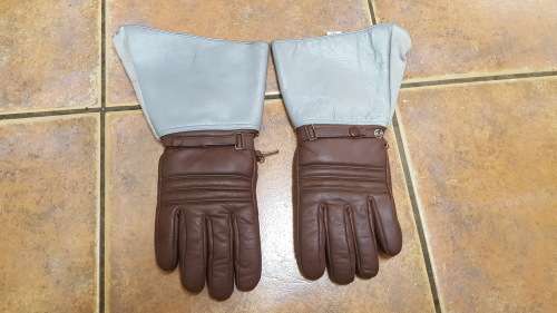 unused new condition SADF era (Military Police) type padded warm winter motorcycle gloves/gauntlet
