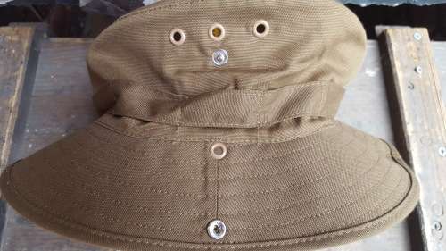 new unused small (51cm) size (kiddies?) SADF era nutria field-dress `boshoed` short brim bush-hat