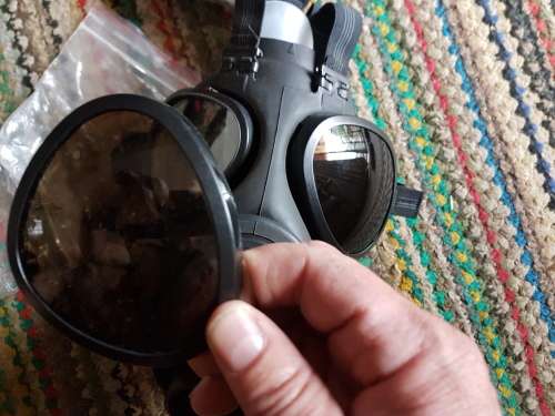 pr unused (no scratches) SM-90 gas mask SADF era issue dark `sunglasses` protective clip-on lenses