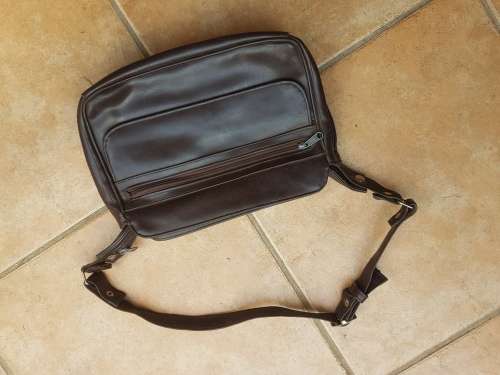 scarce original SADF era Female issue handbag - dark brown vinyl (faux leather) - no damage one zip