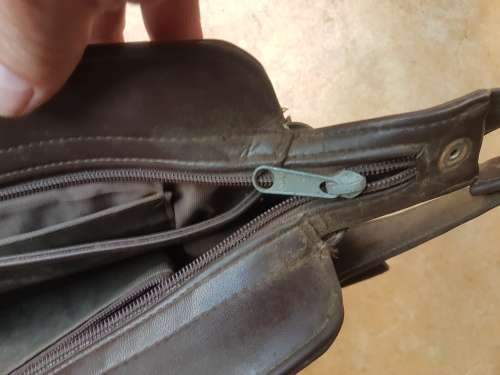scarce original SADF era Female issue handbag - dark brown vinyl (faux leather) - no damage one zip