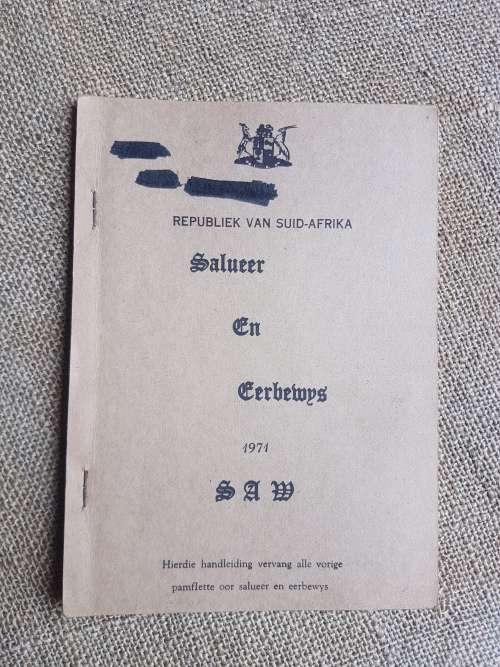 original SADF era bi-lingual (Eng/ Afr) Compliments & Saluting manual in very good clean condition